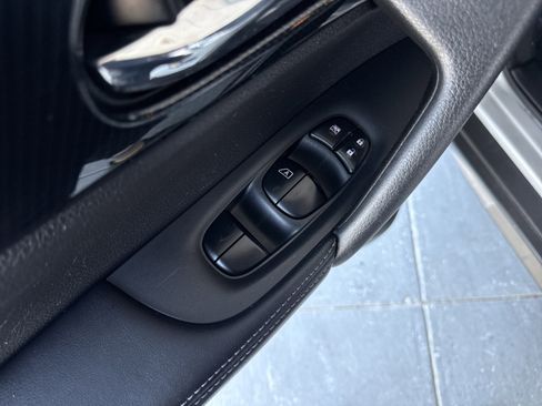 Used 2018 Nissan Rogue SL w/ Premium Package AWD/4WD image 14