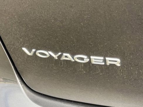 Used 2023 Chrysler Voyager LX FWD image 35