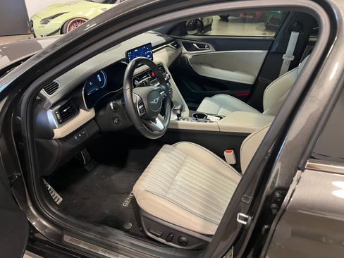 Used 2023 Genesis G70 2.0T w/ Sport Prestige Package image 10