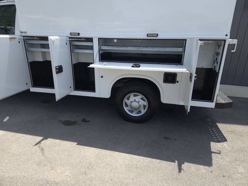 Used 2019 Ford E-350 and Econoline 350 Super Duty w/ Power Windows & Locks Group RWD image 4