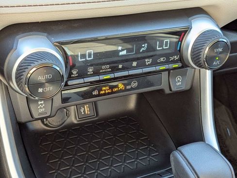 Used 2025 Toyota RAV4 XLE w/ Convenience Package FWD image 23