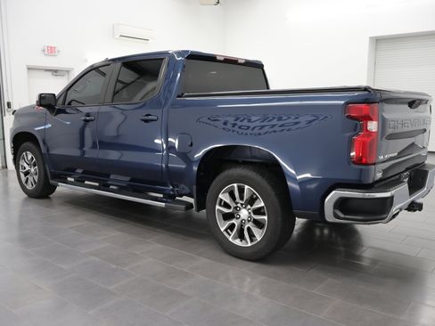 Used 2022 Chevrolet Silverado 1500 LT w/ Z71 Off-Road Package AWD/4WD image 6