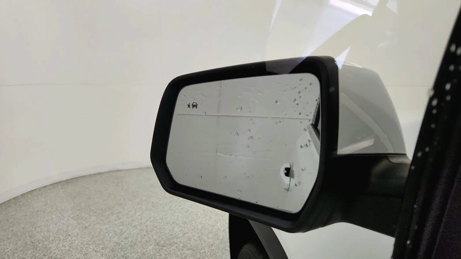 Used 2022 GMC Acadia SLE FWD image 16