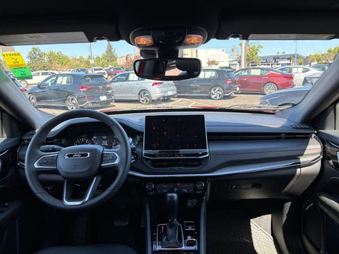 Used 2025 Jeep Compass Trailhawk AWD/4WD image 32