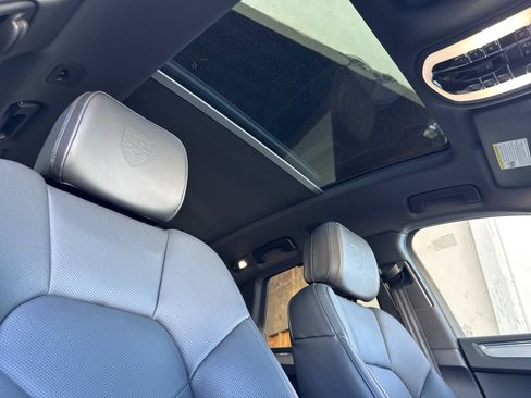 Certified 2026 Porsche Macan AWD/4WD image 19