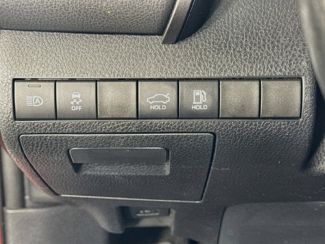 Certified 2020 Toyota Camry SE w/ Blackout Package FWD image 11