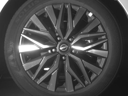 Used 2025 Nissan Altima 2.5 SV FWD image 13