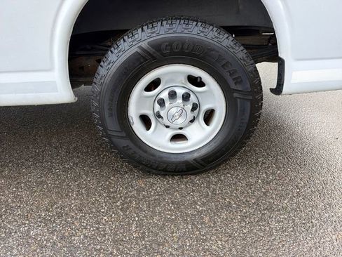 Used 2017 Chevrolet Express 2500 image 26