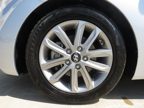 Used 2014 Hyundai Elantra SE w/ Option Group 02 FWD image 9