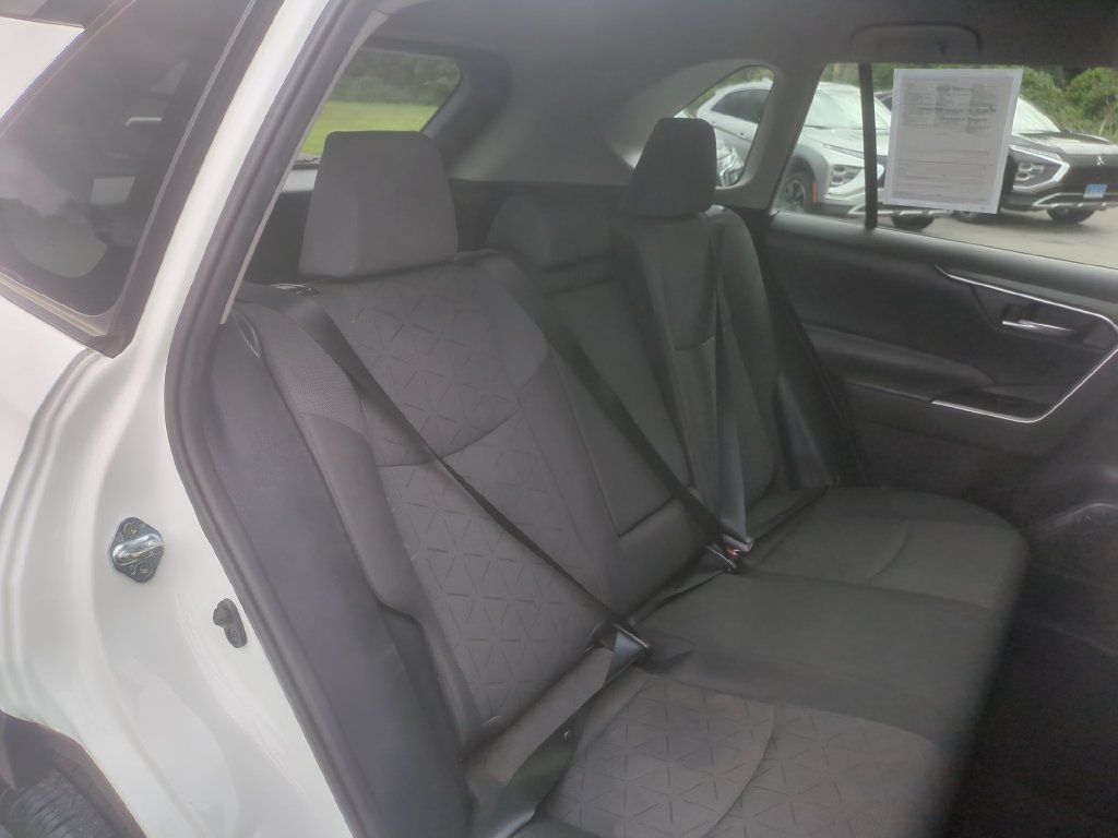 Used 2020 Toyota RAV4 XLE FWD image 15