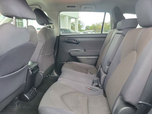 Used 2023 Toyota Highlander LE image 14
