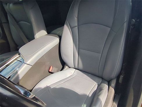 Used 2022 Buick Enclave Essence w/ Sport Touring Edition image 17