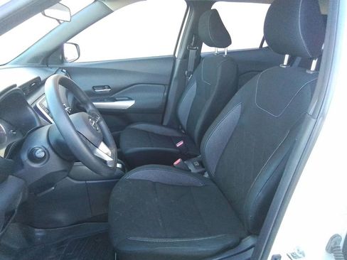 Used 2019 Nissan Kicks SV image 9