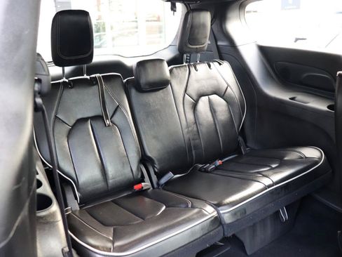 Used 2026 Chrysler Pacifica Limited FWD image 14