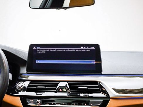 Certified 2023 BMW 530e w/ Convenience Package image 15