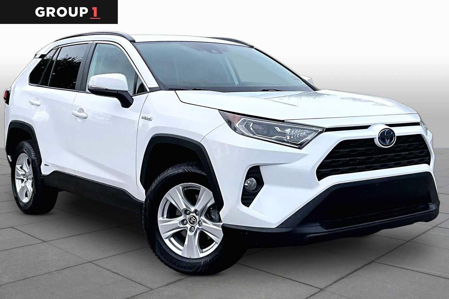 Used 2021 Toyota RAV4 XLE w/ Convenience Package AWD/4WD image 3
