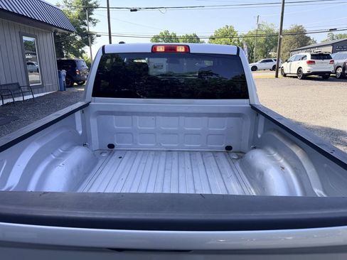 Used 2018 RAM 1500 Express AWD/4WD image 4