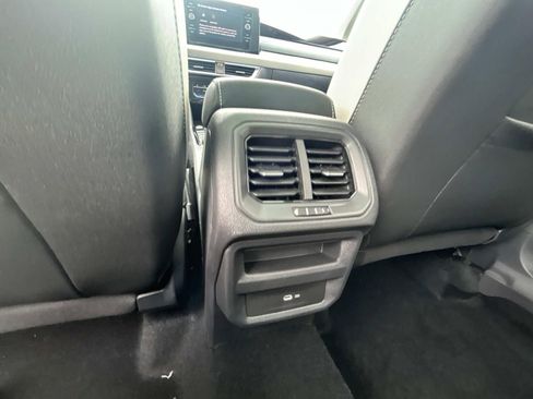 New 2025 Volkswagen Taos SE image 6