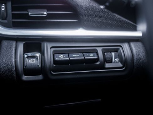 Used 2013 Cadillac XTS Premium image 24