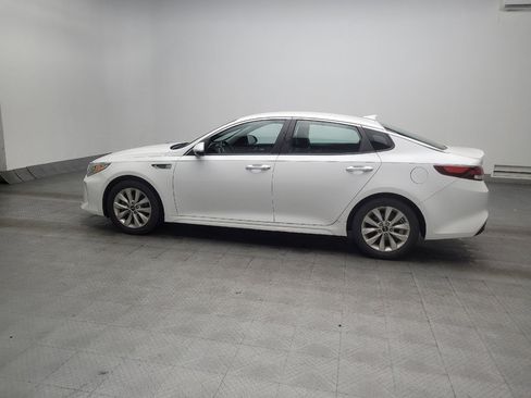 Used 2018 Kia Optima S FWD image 3