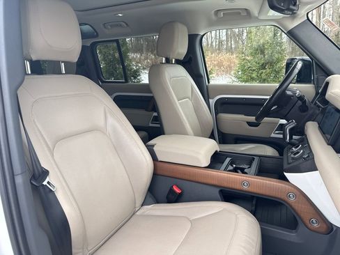 Used 2023 Land Rover Defender 110 SE image 18