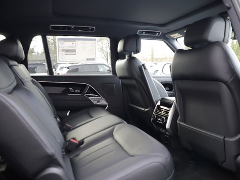 New 2026 Land Rover Range Rover Long Wheelbase SE image 13