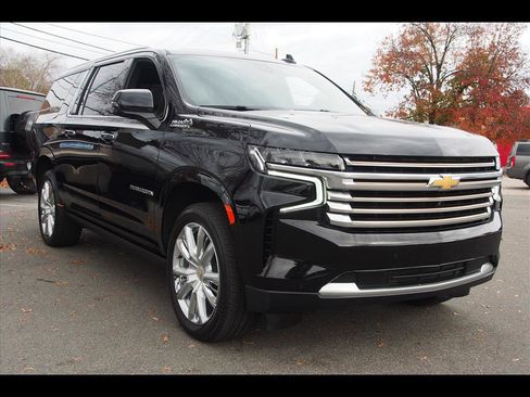 Used 2021 Chevrolet Suburban High Country image 7