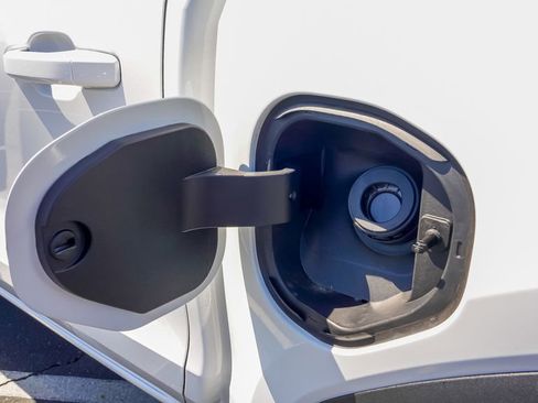 Used 2025 GMC Canyon Elevation w/ Convenience Package image 13