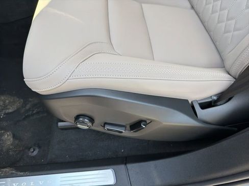 New 2026 Volvo XC90 B6 Plus w/ Protection Package Premier image 17