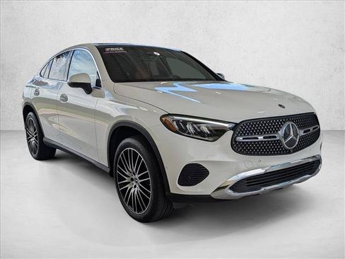 Used 2024 Mercedes-Benz GLC 300 4MATIC image 3