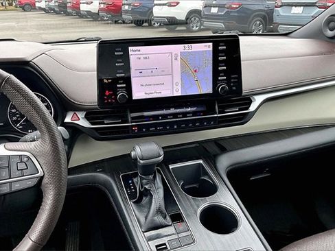 Used 2022 Toyota Sienna Platinum image 9