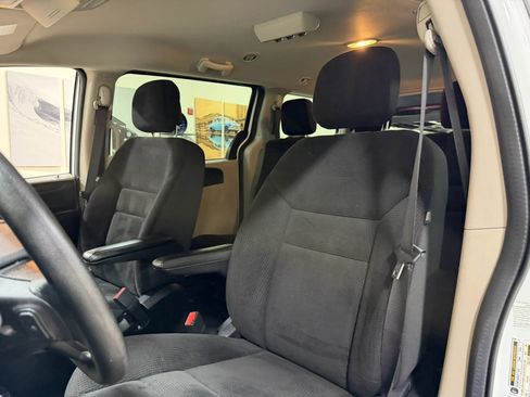 Used 2019 Dodge Grand Caravan SE FWD image 37