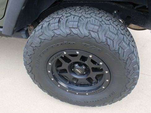 Used 2015 Jeep Wrangler Unlimited Rubicon w/ Connectivity Group image 54