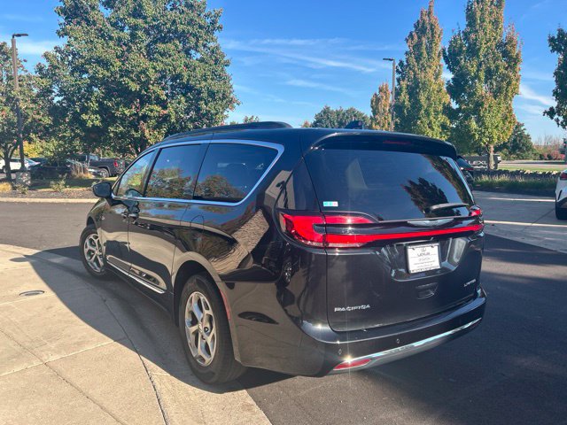 Used 2023 Chrysler Pacifica Limited FWD image 4