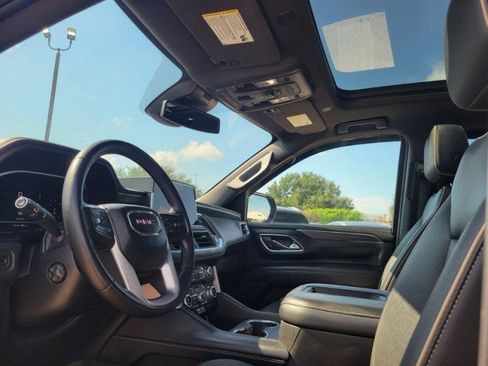 Used 2023 GMC Yukon XL SLT w/ SLT Premium Package RWD image 11