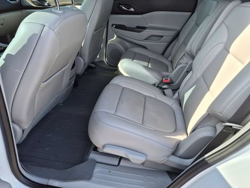 Used 2021 GMC Acadia SLT w/ Technology Package FWD image 18