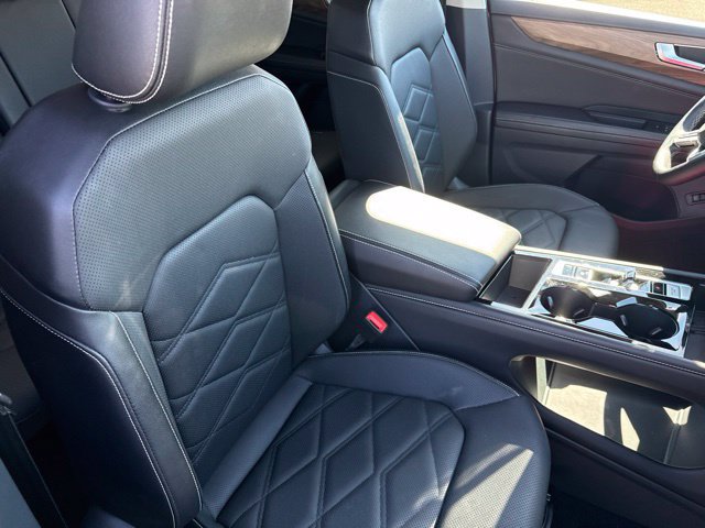 Used 2025 Volkswagen Atlas SE FWD image 16