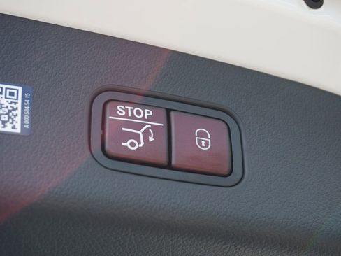 Certified 2025 Mercedes-Benz GLC 300 4MATIC image 77