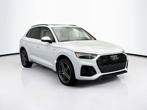 Used 2023 Audi Q5 e Premium Plus w/ Premium Plus Package image 3