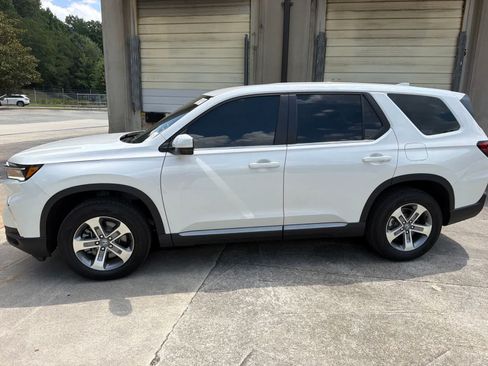 Used 2025 Honda Pilot EX-L image 6