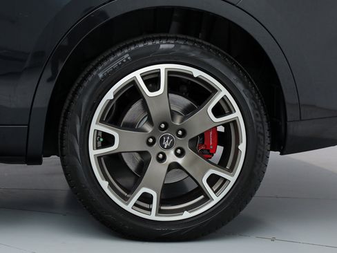 Certified 2023 Maserati Levante GT AWD/4WD image 21