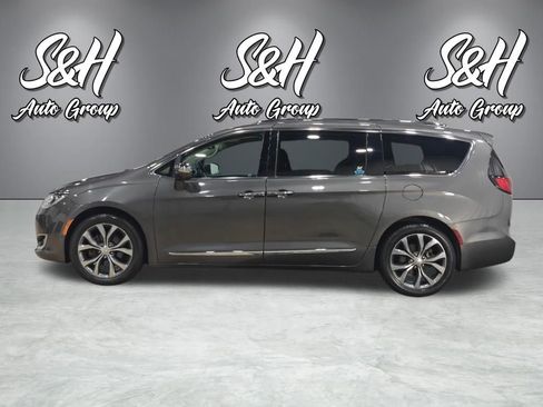 Used 2017 Chrysler Pacifica Limited FWD image 18