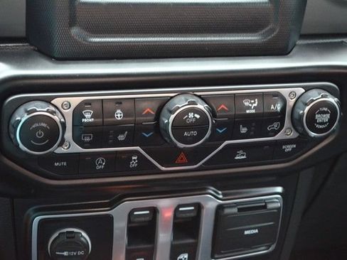 Used 2022 Jeep Wrangler Sport AWD/4WD image 31