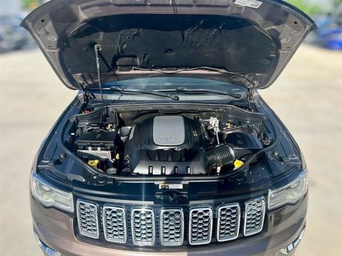 Used 2018 Jeep Grand Cherokee Overland AWD/4WD image 15