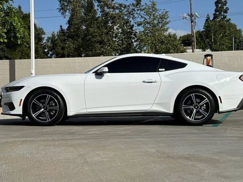 Used 2025 Ford Mustang Coupe RWD image 9