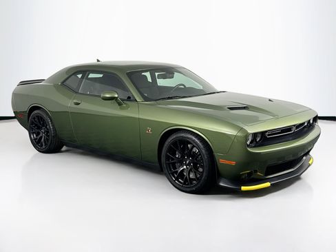 Used 2018 Dodge Challenger R/T Scat Pack w/ Dynamics Package RWD image 2