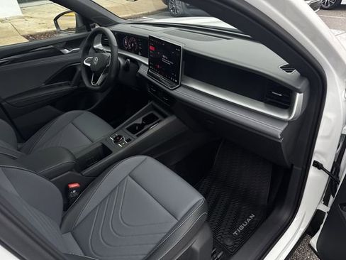 New 2026 Volkswagen Tiguan SE R-Line FWD image 30