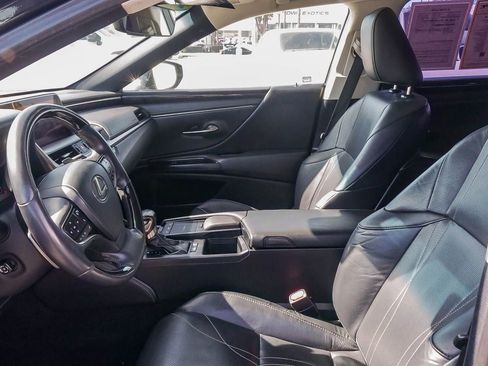 Used 2019 Lexus ES 300h w/ Accessory Package 2 image 17