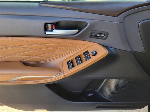 Used 2020 Toyota Avalon Limited image 15