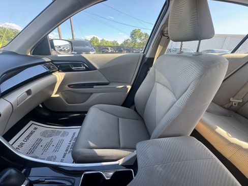 Used 2017 Honda Accord LX image 6